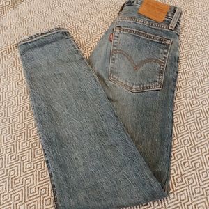Levies Wedgie Jean